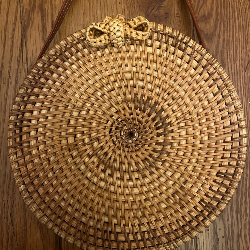 Handwoven Round Rattan Crossbody Bag 8x6 - Picture 3 of 7